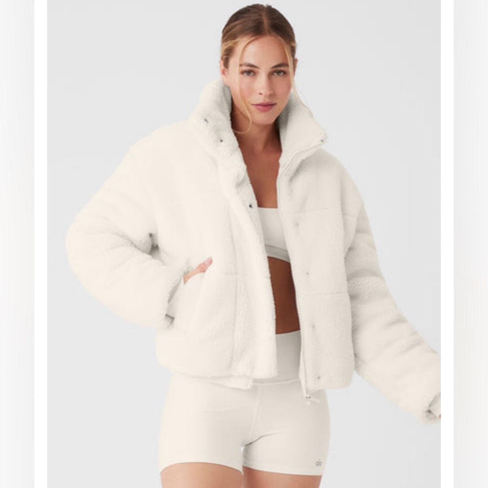 New Sherpa Snow Angel Puffer Jacket in Ivory Size Small